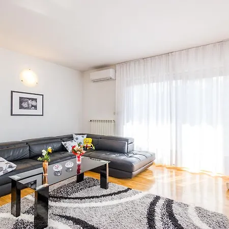 Near Opatija Апартаменты *